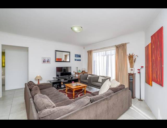 3 BEDROOM HOUSE FOR SALE IN UITZICHT